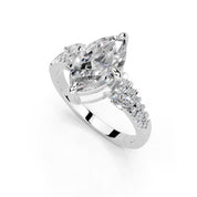 Marquise Marquise Side Stone Pavé lab-grown diamond ring in white gold / platinum
