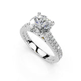 Anillo de compromiso con diamantes cultivados en laboratorio de talla redonda y doble pavé