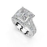 Anillo de compromiso con diamantes cultivados en laboratorio de corte princesa y halo de doble fila con piedras laterales