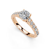 Anillo de compromiso con diamantes cultivados en laboratorio y garras de corte en forma de cojín