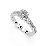 Anillo de compromiso con diamantes cultivados en laboratorio y garras de corte en forma de cojín