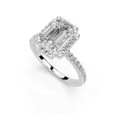 Anillo de compromiso con diamantes cultivados en laboratorio con halo y engaste pavé de talla esmeralda (ancho de 1,6 mm)