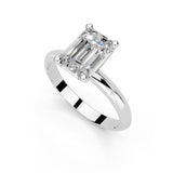 Anillo de compromiso con diamante cultivado en laboratorio con corte solitario de esmeralda (2 mm de ancho)