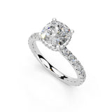 Anillo de compromiso con diamantes cultivados en laboratorio, halo pavé y corte discreto en forma de cojín