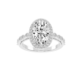 Anillo de compromiso con diamantes cultivados en laboratorio y halo de talla ovalada