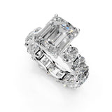 Anillo de compromiso con diamante cultivado en laboratorio de talla esmeralda