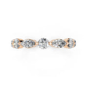 Alianza de eternidad con diamantes cultivados en laboratorio de talla redonda