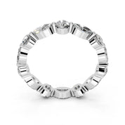 Alianza de eternidad con diamantes cultivados en laboratorio de talla redonda