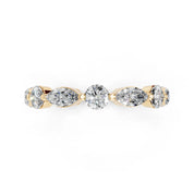 Alianza de eternidad con diamantes cultivados en laboratorio de talla redonda