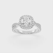 Anillo de compromiso con diamantes cultivados en laboratorio con halo de talla cojín y engaste pavé retorcido